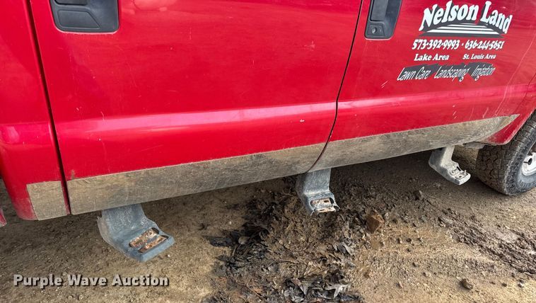 image for item DW6729 2004 Ford F250 Super Duty XLT Crew Cab pickup truck