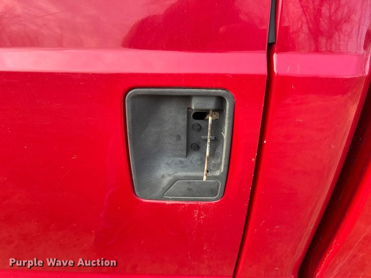 image for item DW6729 2004 Ford F250 Super Duty XLT Crew Cab pickup truck