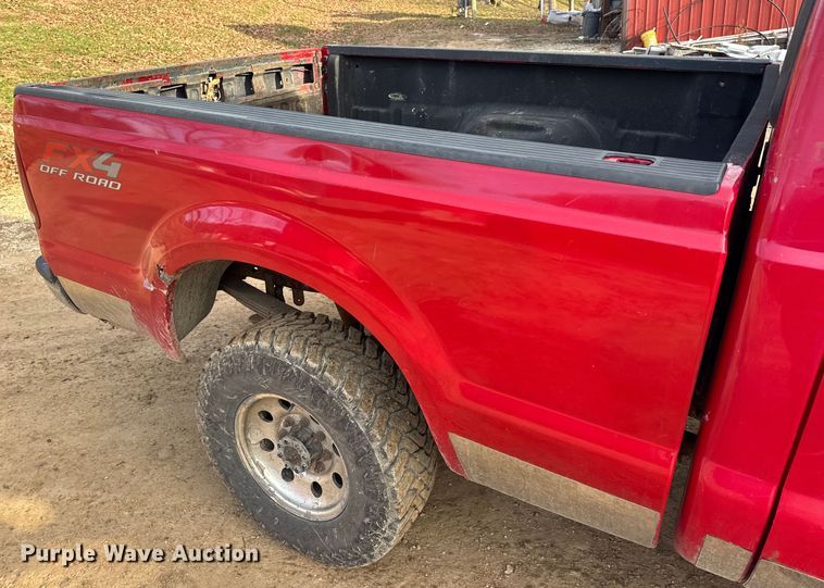 image for item DW6729 2004 Ford F250 Super Duty XLT Crew Cab pickup truck