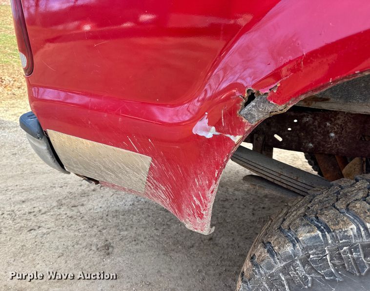 image for item DW6729 2004 Ford F250 Super Duty XLT Crew Cab pickup truck