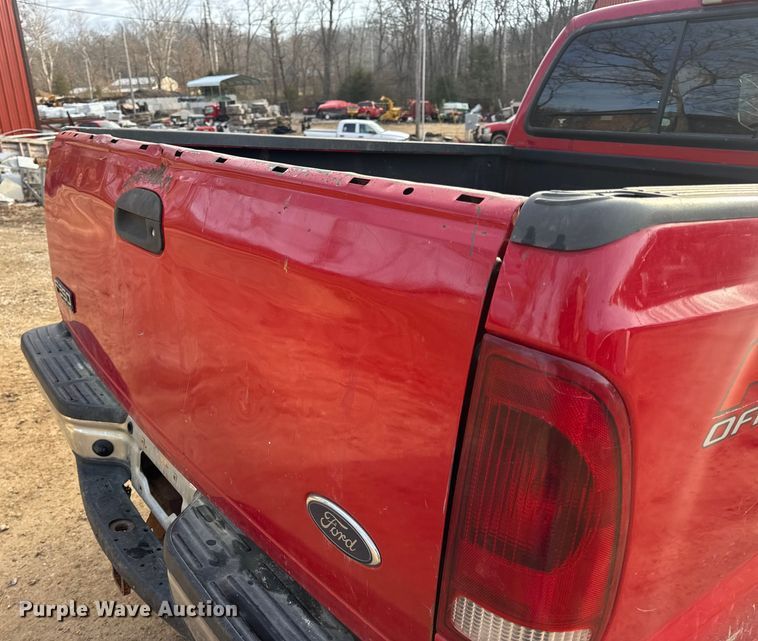 image for item DW6729 2004 Ford F250 Super Duty XLT Crew Cab pickup truck
