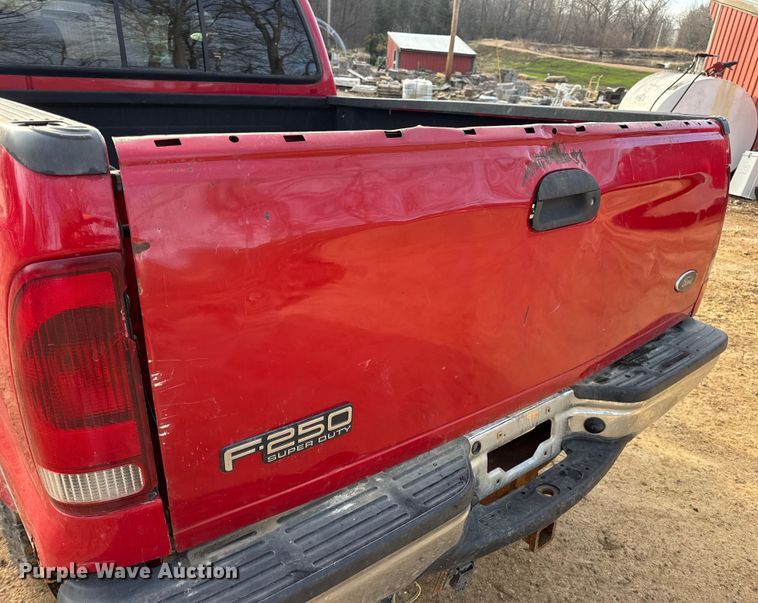 image for item DW6729 2004 Ford F250 Super Duty XLT Crew Cab pickup truck