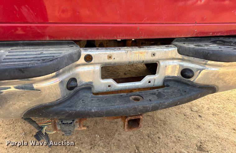 image for item DW6729 2004 Ford F250 Super Duty XLT Crew Cab pickup truck