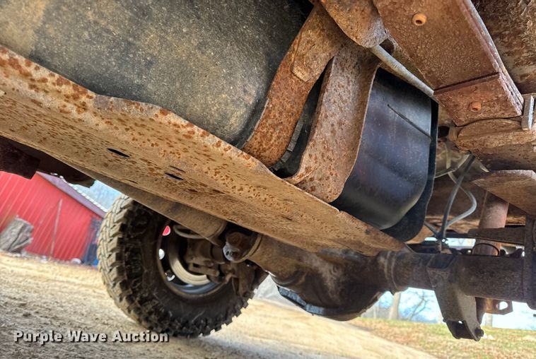 image for item DW6729 2004 Ford F250 Super Duty XLT Crew Cab pickup truck