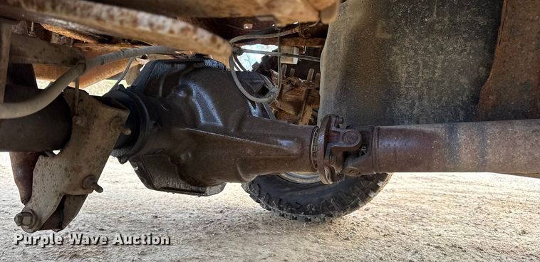 image for item DW6729 2004 Ford F250 Super Duty XLT Crew Cab pickup truck