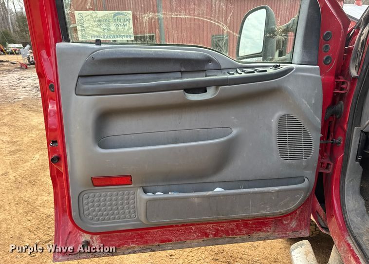 image for item DW6729 2004 Ford F250 Super Duty XLT Crew Cab pickup truck