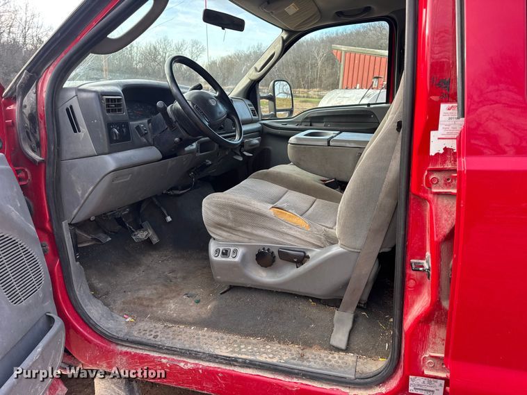 image for item DW6729 2004 Ford F250 Super Duty XLT Crew Cab pickup truck