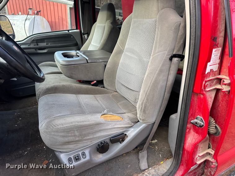 image for item DW6729 2004 Ford F250 Super Duty XLT Crew Cab pickup truck