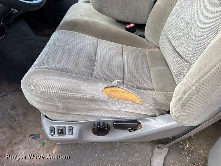 image for item DW6729 2004 Ford F250 Super Duty XLT Crew Cab pickup truck