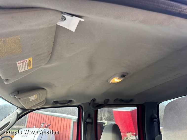 image for item DW6729 2004 Ford F250 Super Duty XLT Crew Cab pickup truck