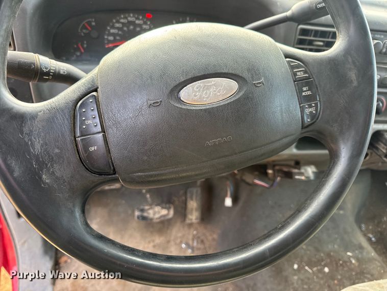 image for item DW6729 2004 Ford F250 Super Duty XLT Crew Cab pickup truck