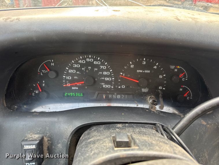 image for item DW6729 2004 Ford F250 Super Duty XLT Crew Cab pickup truck