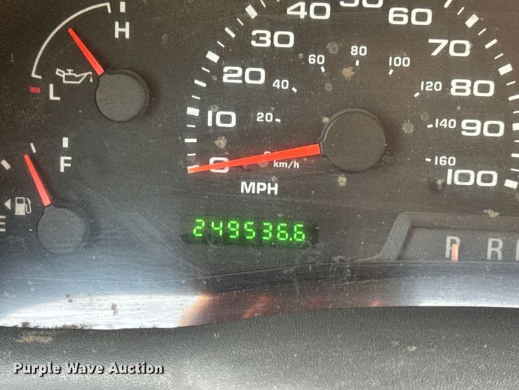 image for item DW6729 2004 Ford F250 Super Duty XLT Crew Cab pickup truck