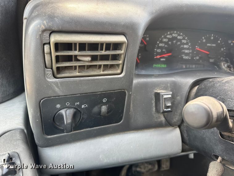 image for item DW6729 2004 Ford F250 Super Duty XLT Crew Cab pickup truck