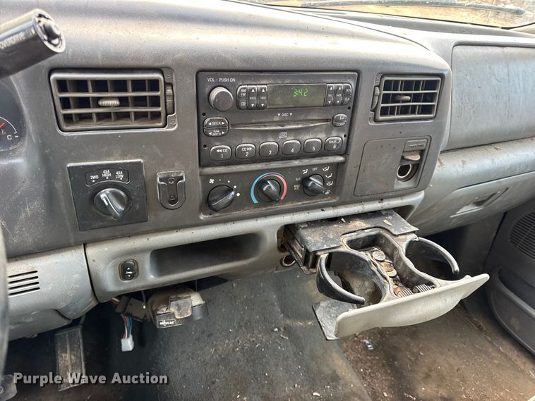 image for item DW6729 2004 Ford F250 Super Duty XLT Crew Cab pickup truck