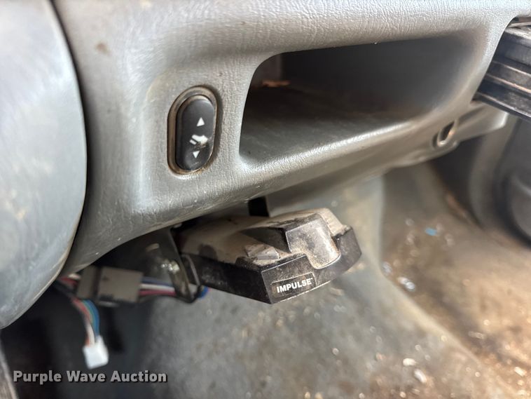 image for item DW6729 2004 Ford F250 Super Duty XLT Crew Cab pickup truck