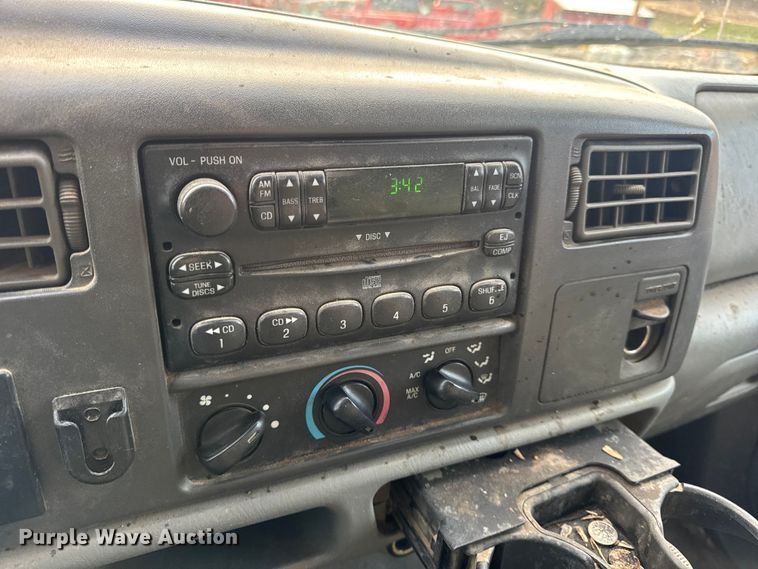 image for item DW6729 2004 Ford F250 Super Duty XLT Crew Cab pickup truck