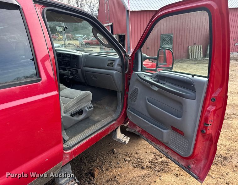 image for item DW6729 2004 Ford F250 Super Duty XLT Crew Cab pickup truck