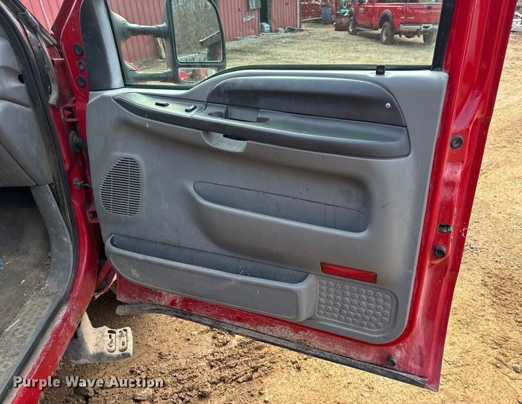 image for item DW6729 2004 Ford F250 Super Duty XLT Crew Cab pickup truck