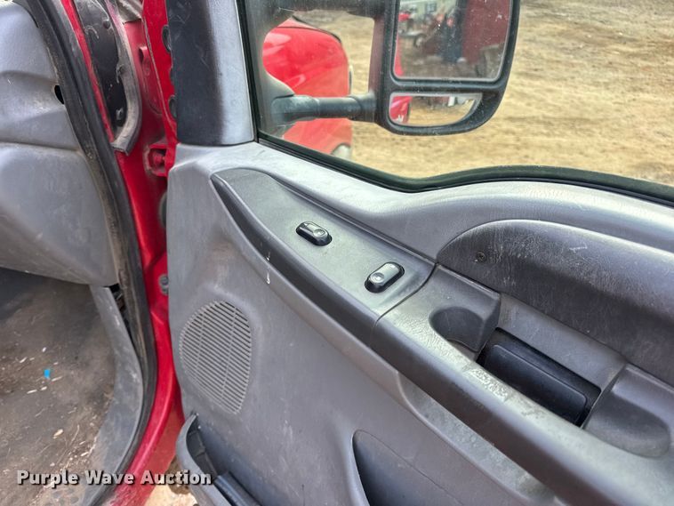 image for item DW6729 2004 Ford F250 Super Duty XLT Crew Cab pickup truck