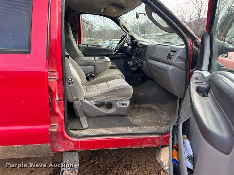 image for item DW6729 2004 Ford F250 Super Duty XLT Crew Cab pickup truck