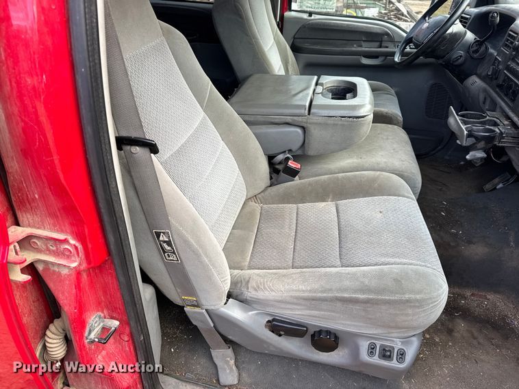 image for item DW6729 2004 Ford F250 Super Duty XLT Crew Cab pickup truck