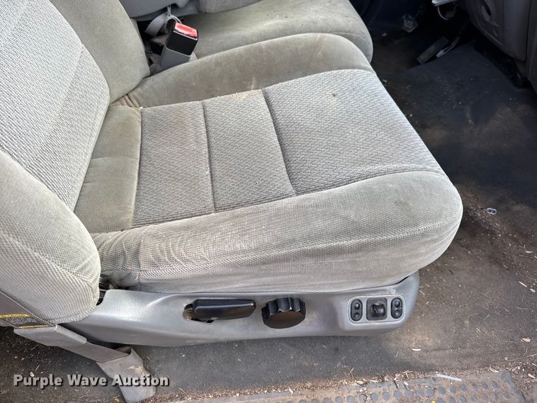 image for item DW6729 2004 Ford F250 Super Duty XLT Crew Cab pickup truck