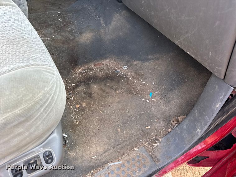 image for item DW6729 2004 Ford F250 Super Duty XLT Crew Cab pickup truck