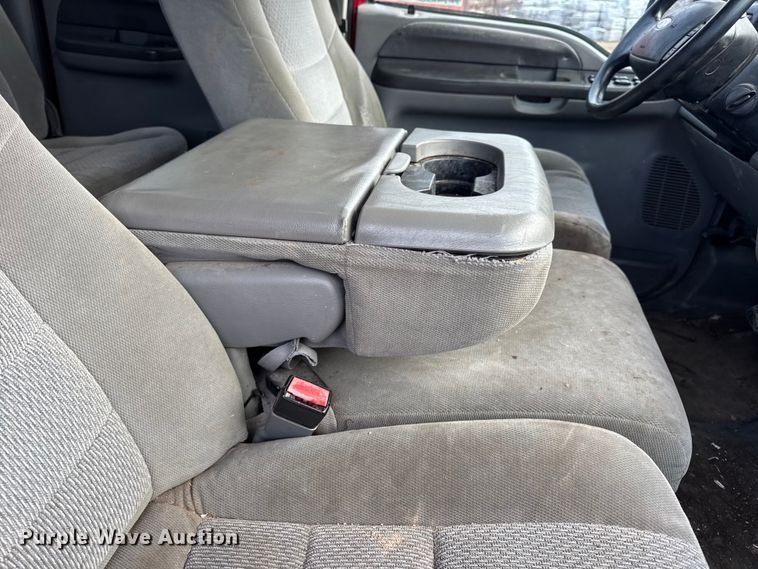 image for item DW6729 2004 Ford F250 Super Duty XLT Crew Cab pickup truck