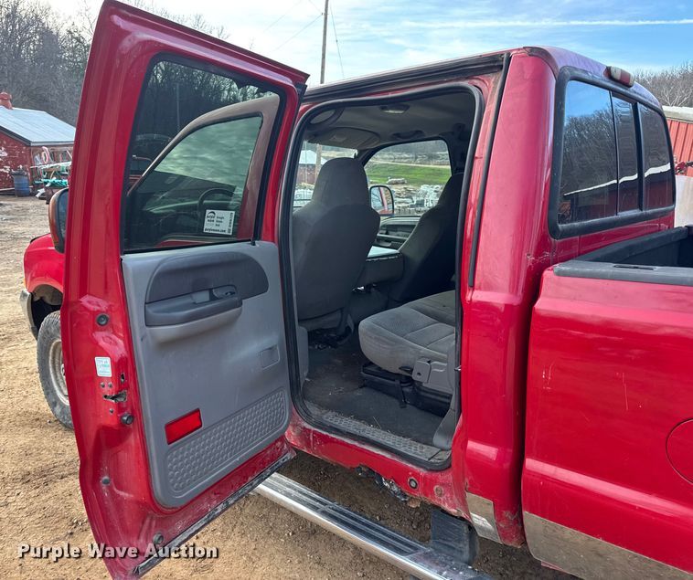 image for item DW6729 2004 Ford F250 Super Duty XLT Crew Cab pickup truck