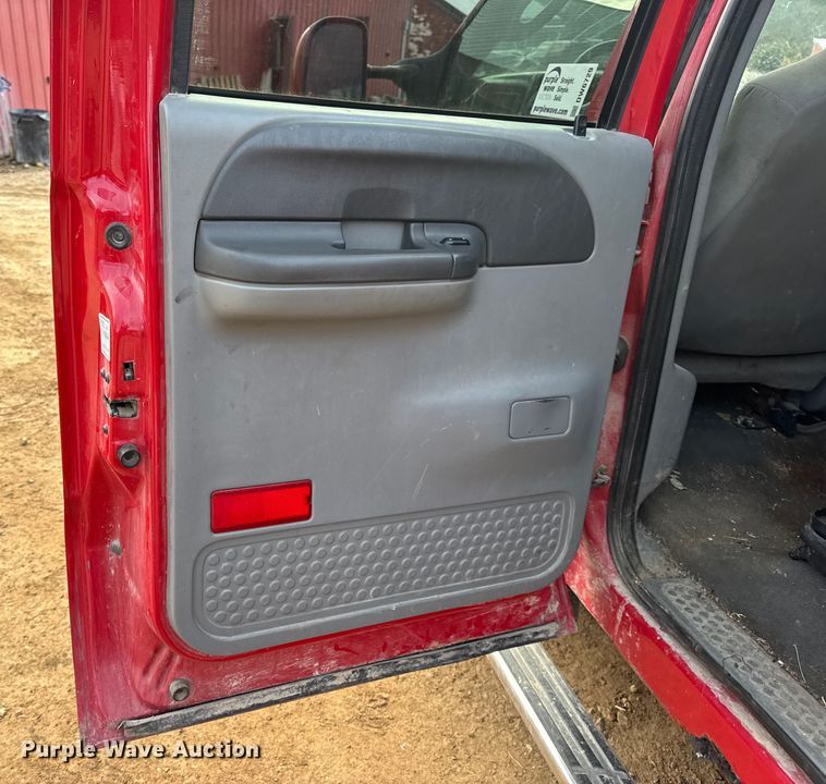 image for item DW6729 2004 Ford F250 Super Duty XLT Crew Cab pickup truck