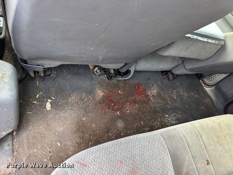 image for item DW6729 2004 Ford F250 Super Duty XLT Crew Cab pickup truck