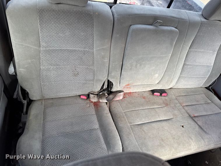 image for item DW6729 2004 Ford F250 Super Duty XLT Crew Cab pickup truck