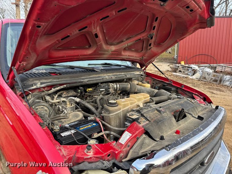 image for item DW6729 2004 Ford F250 Super Duty XLT Crew Cab pickup truck