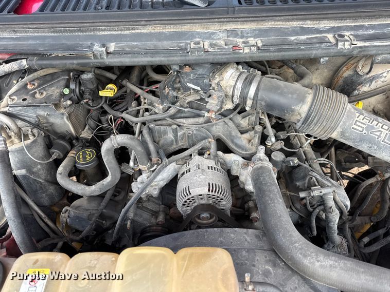 image for item DW6729 2004 Ford F250 Super Duty XLT Crew Cab pickup truck