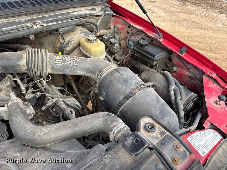 image for item DW6729 2004 Ford F250 Super Duty XLT Crew Cab pickup truck