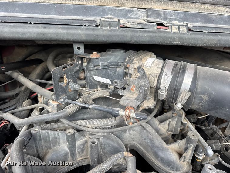 image for item DW6729 2004 Ford F250 Super Duty XLT Crew Cab pickup truck