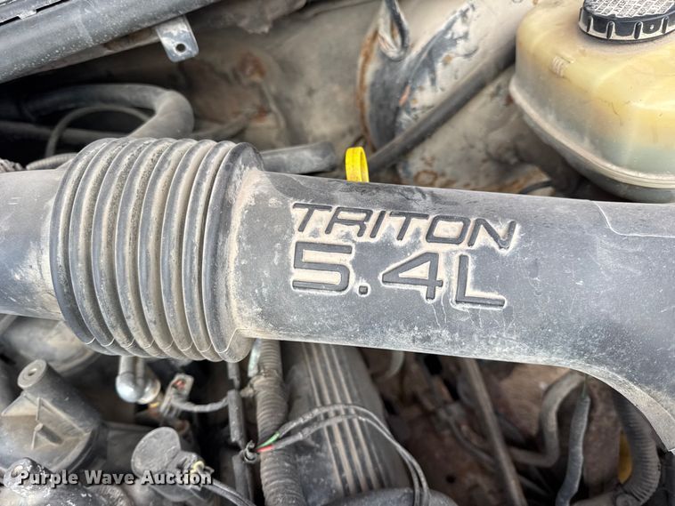 image for item DW6729 2004 Ford F250 Super Duty XLT Crew Cab pickup truck