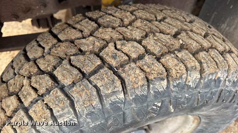 image for item DW6729 2004 Ford F250 Super Duty XLT Crew Cab pickup truck