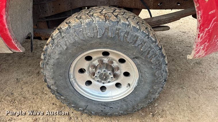 image for item DW6729 2004 Ford F250 Super Duty XLT Crew Cab pickup truck