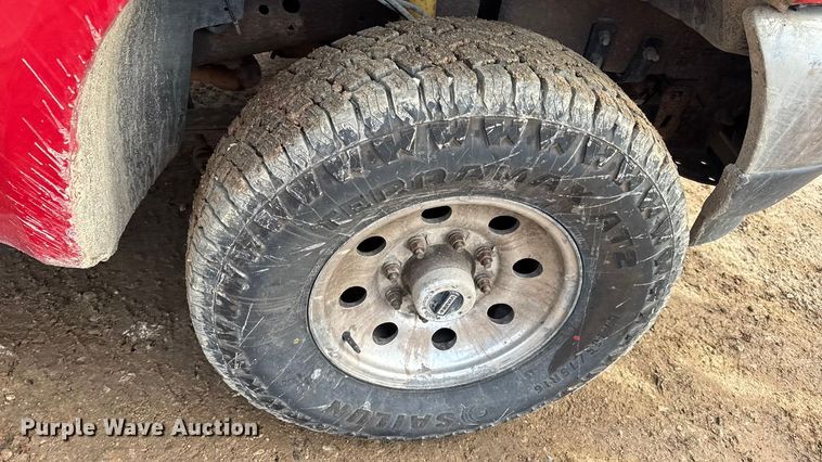 image for item DW6729 2004 Ford F250 Super Duty XLT Crew Cab pickup truck