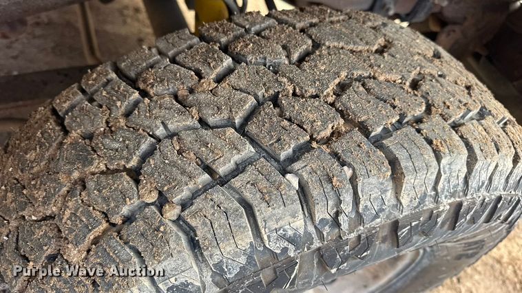 image for item DW6729 2004 Ford F250 Super Duty XLT Crew Cab pickup truck