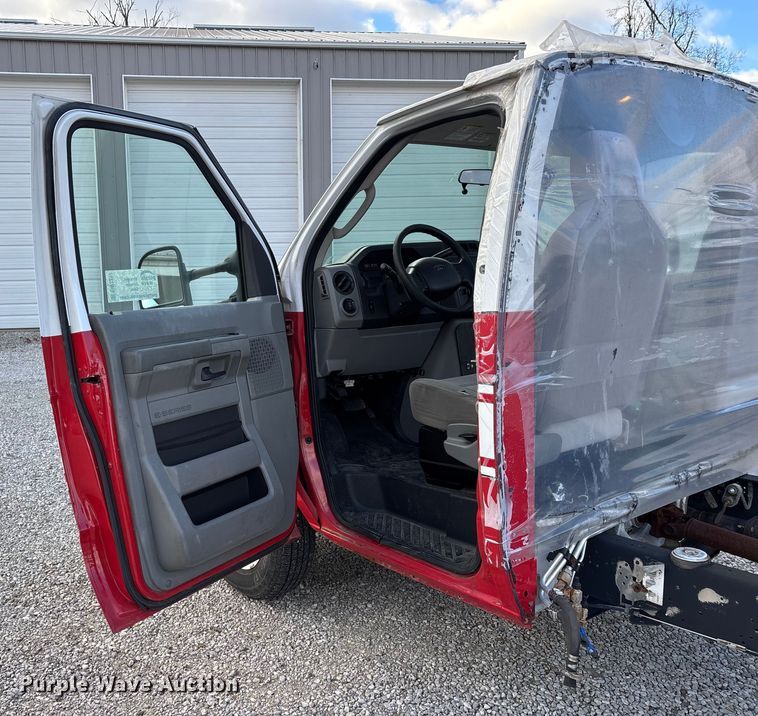 image for item DW7317 2016 Ford E450 van cab and chassis