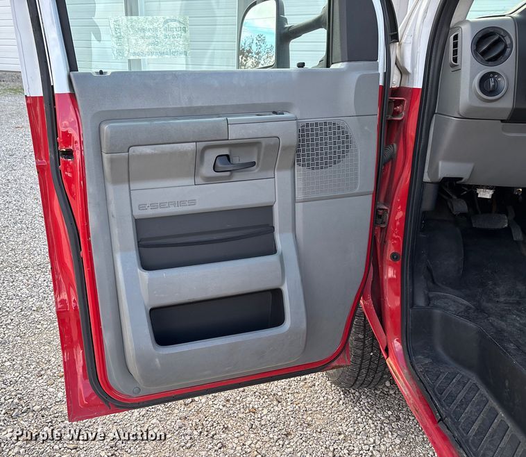 image for item DW7317 2016 Ford E450 van cab and chassis