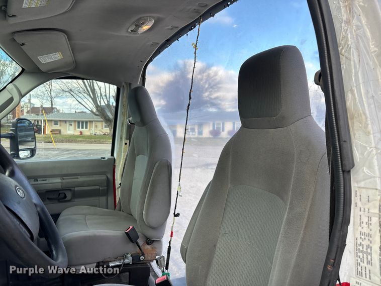 image for item DW7317 2016 Ford E450 van cab and chassis