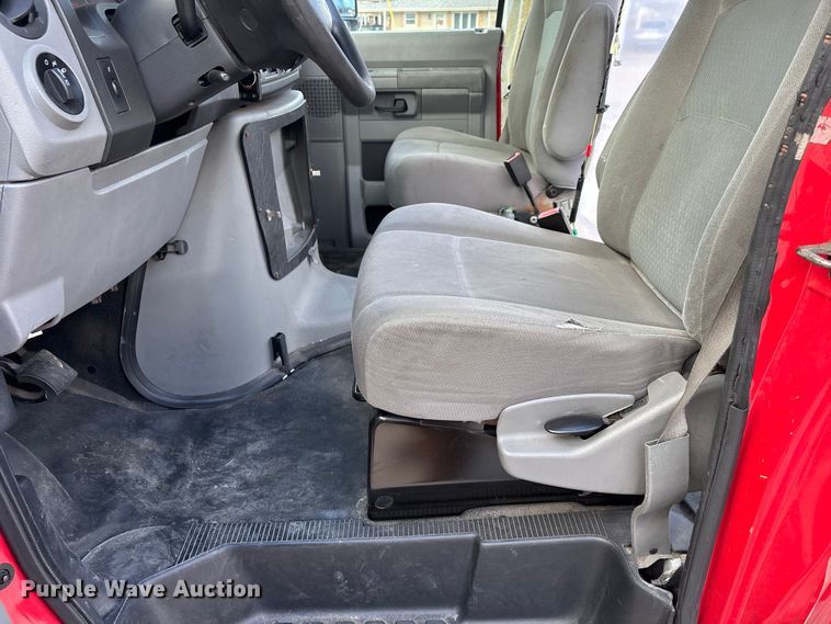 image for item DW7317 2016 Ford E450 van cab and chassis