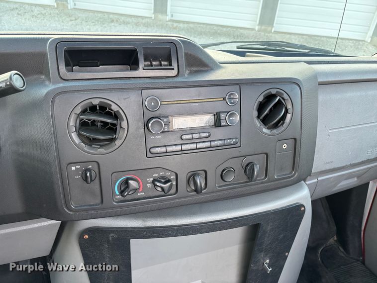 image for item DW7317 2016 Ford E450 van cab and chassis