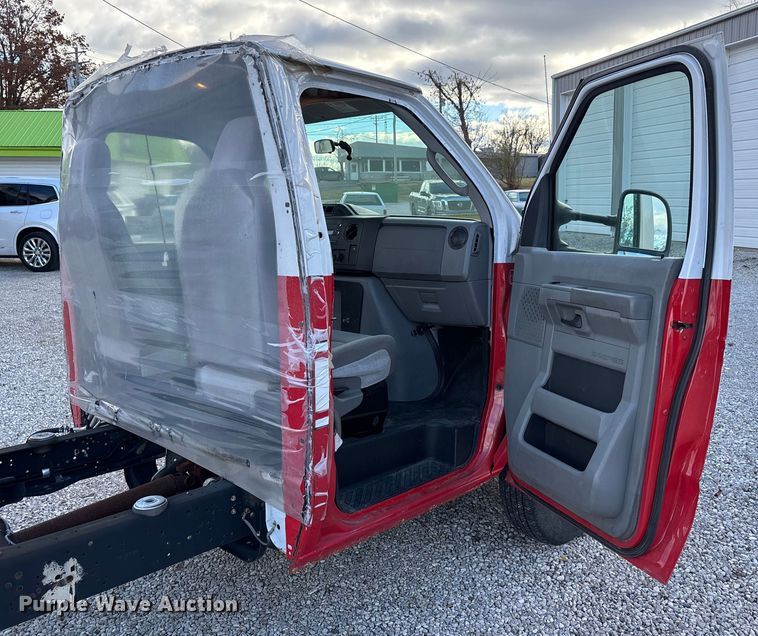image for item DW7317 2016 Ford E450 van cab and chassis