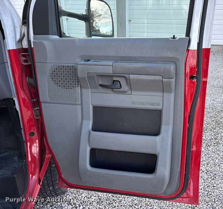 image for item DW7317 2016 Ford E450 van cab and chassis