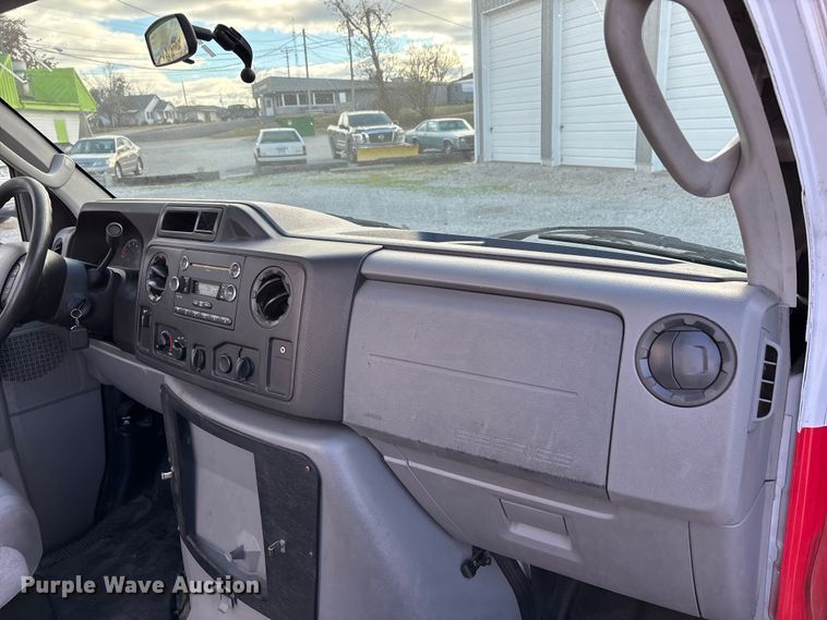 image for item DW7317 2016 Ford E450 van cab and chassis